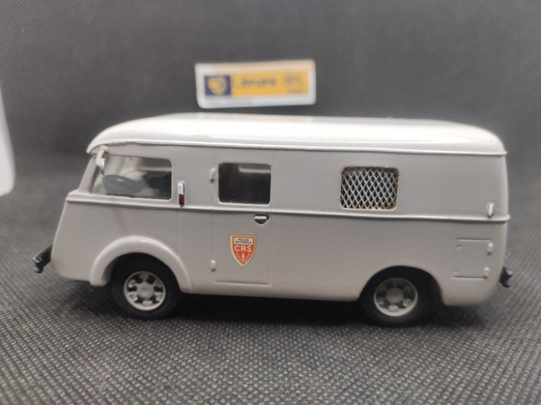 RENAULT 2.5T FOURGON CRS - MINITRUCKS - N° 22 - 1/50 | Renault 2,5T fourgon CRS - 22 |