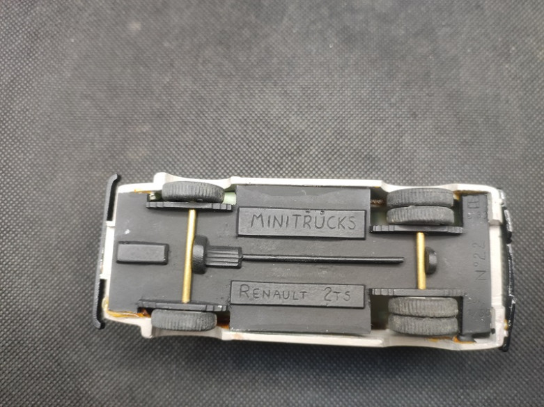 RENAULT 2.5T FOURGON CRS - MINITRUCKS - N° 22 - 1/50 | Renault 2,5T fourgon CRS - 22 |