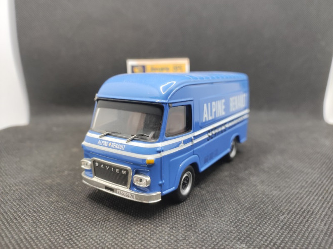 SAVIEM SG2 FOURGON RENAULT-ALPINEZ ASSISTANCE - IXO - N° 14 - 1/43 | Saviem SG2 Fourgon Alpine-Renault Assistance - 14 |