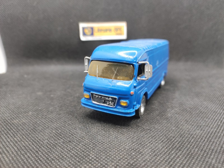 FOURGON SAVIEM SB 2 LONG - FIRETRUCK - N° 2 - 1/50