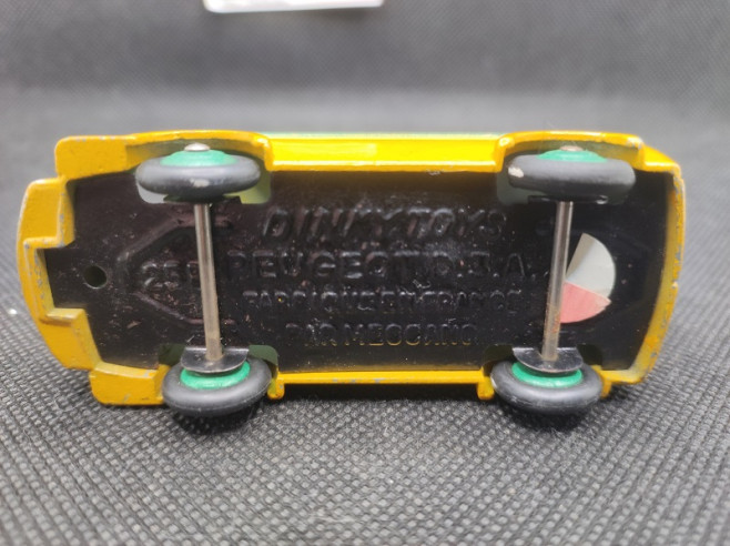 PEUGEOT D3A "LAMPE MAZDA" - DINKY TOYS FR - N° 25 B - 1/43 | Peugeot D3A "Lampe  Mazda" - 25B |