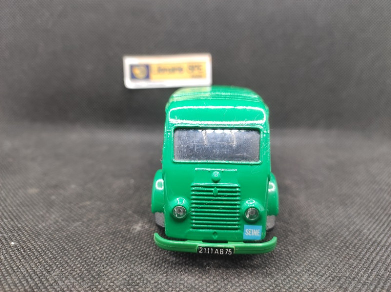 RENAULT 1000 KGS FOURGON "VALENTINE LA BELLE PEINTURE" - MACADAM - N° 013 - 1/43 | Renault 1000 Kgs Fourgon " Valentine la be...