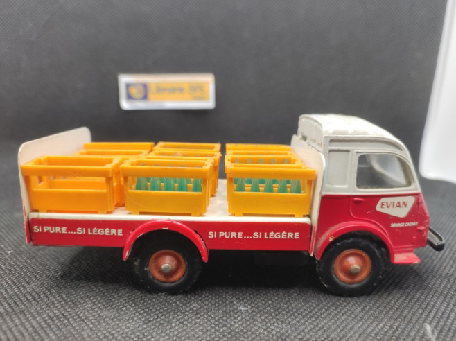 RENAULT 2,5T BRASSEUR "EVIAN" - C.I.J - N° 3-94 - 1/43 | Renault 2.5T Brasseur "Evian" - 3-94 |