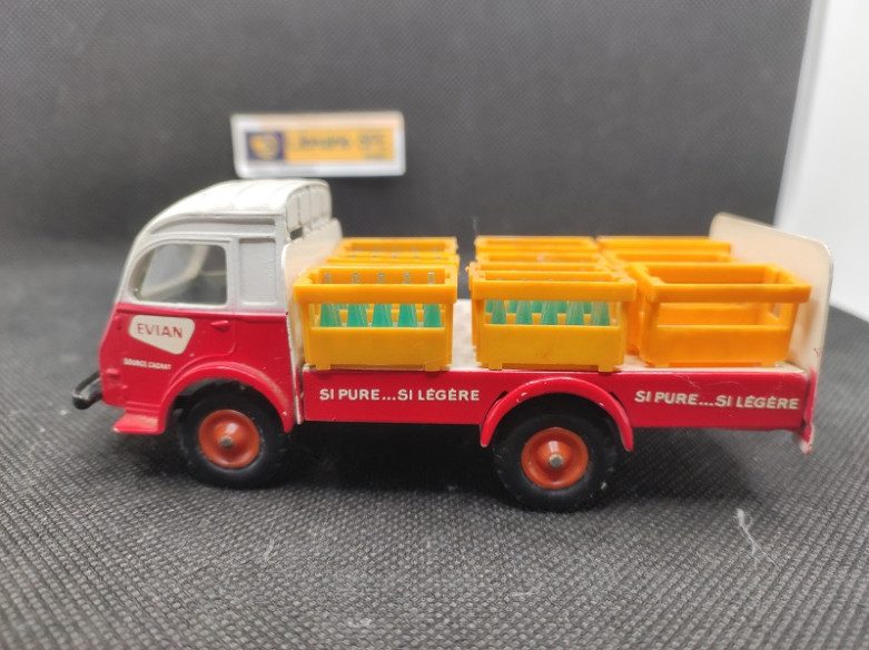 RENAULT 2,5T BRASSEUR "EVIAN" - C.I.J - N° 3-94 - 1/43 | Renault 2.5T Brasseur "Evian" - 3-94 |