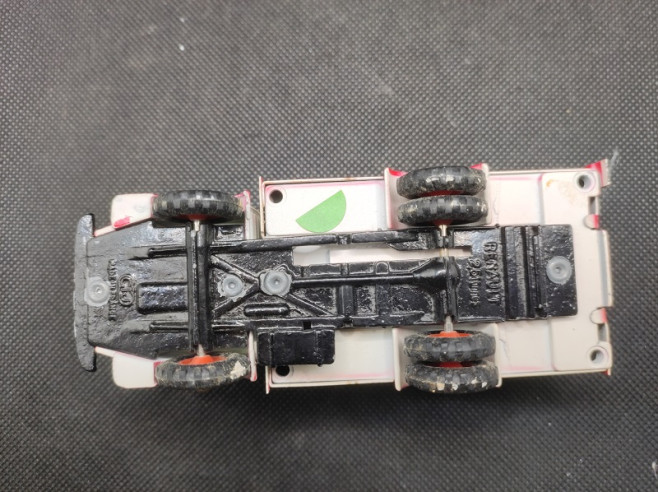 RENAULT 2,5T BRASSEUR "EVIAN" - C.I.J - N° 3-94 - 1/43 | Renault 2.5T Brasseur "Evian" - 3-94 |