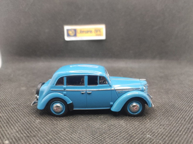 MOSKVITCH 400 SALOON - IST MODELS - N° 113 - 1/43 | Moskvitch 400 Saloon - 113 |