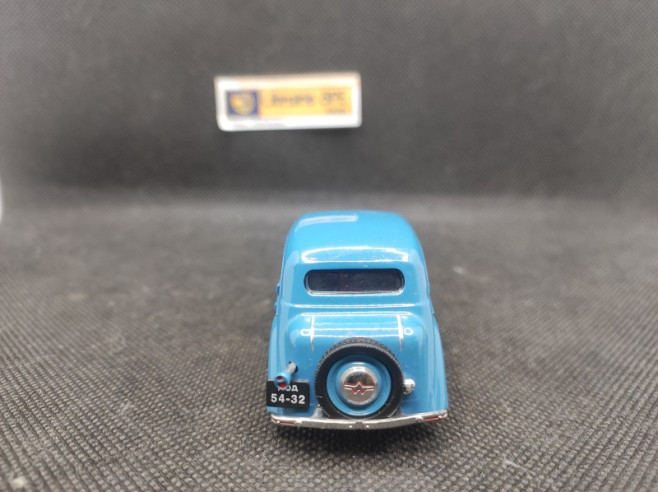 MOSKVITCH 400 SALOON - IST MODELS - N° 113 - 1/43 | Moskvitch 400 Saloon - 113 |