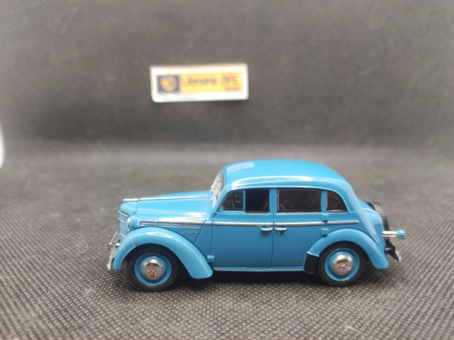 MOSKVITCH 400 SALOON - IST MODELS - N° 113 - 1/43 | Moskvitch 400 Saloon - 113 |