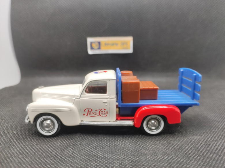 DODGE 1940 PLATEAU "PEPSI COLA" - SOLIDO - N° 4427 - 1/43 | Dodge 1940 Plateau "Pepsi Cola" - 4427 |
