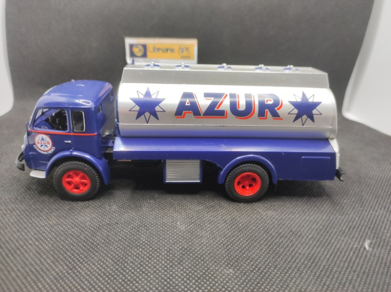 RENAULT FAINEANT CITERNE AZUR "DESMARAIS FRERES" - IXO - 1/43 | Renault Faineant Citerne Azur "Desmarais Frère" |