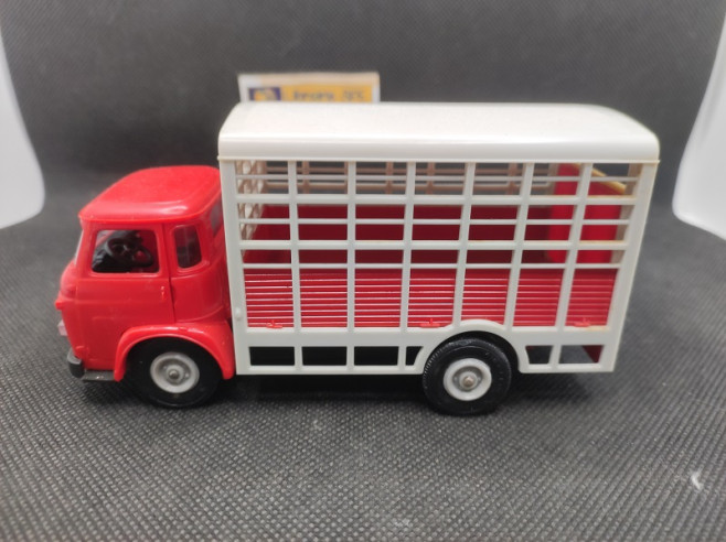 CAMION SAVIEM SG4 BETAILLERE - NOREV - N° 100 - 1/43 | Camion Saviem SG4 bétaillère - 100 |