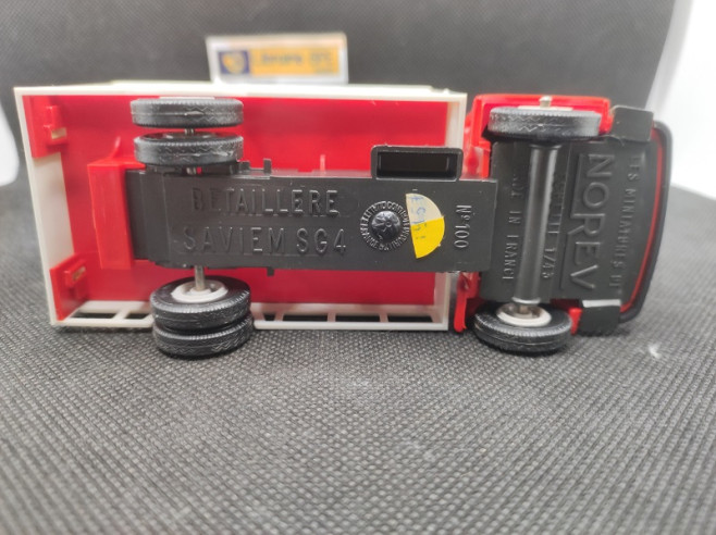 CAMION SAVIEM SG4 BETAILLERE - NOREV - N° 100 - 1/43 | Camion Saviem SG4 bétaillère - 100 |