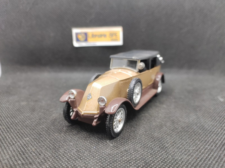 RENAULT 40 CV - SOLIDO - N° 4149 - 1/43 | Renault 40CV - 4149 |