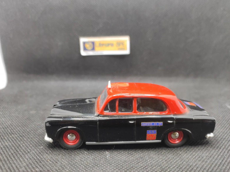 PEUGEOT 403 TAXI G7 1955 - ELIGOR - N° 1355 -1/43 | Peugeot 403 Taxi G7 de 1955 - 1355 |