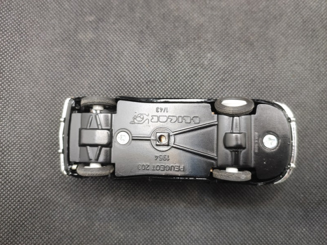 PEUGEOT 203 1954 - ELIGOR - N° 1131 - 1/43 | Peugeot 203 de 1954 - 1131 |