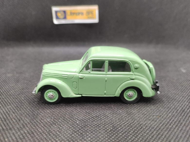 RENAULT JUVA 4 BERLINE 1938 - ELIGOR - N° 1014 - 1/43 | Renault Juva 4 Berline de 1938 - 1014 |