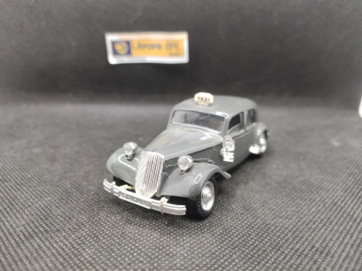 CITROEN TRACTION 15 SIX TAXI 1952 - SOLIDO - N° 4536 - 1/43 | Citroën Traction 15 six TAXI de 1952 - 4536 |
