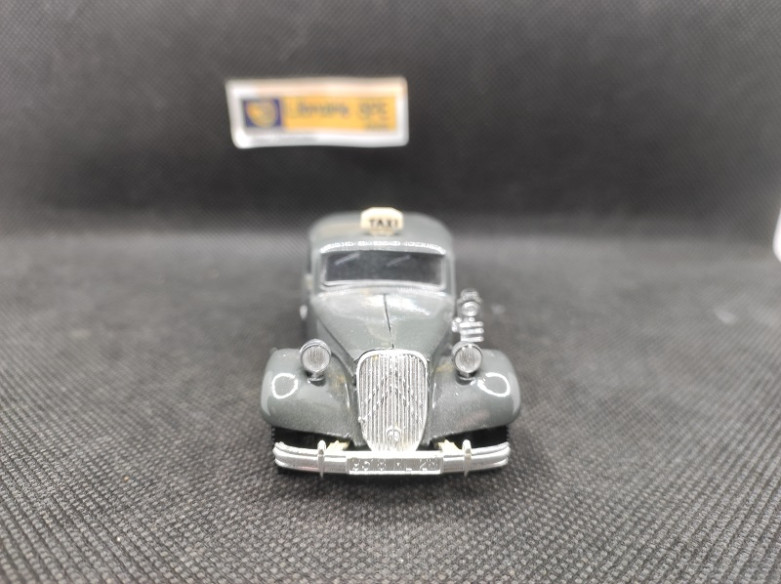 CITROEN TRACTION 15 SIX TAXI 1952 - SOLIDO - N° 4536 - 1/43 | Citroën Traction 15 six TAXI de 1952 - 4536 |