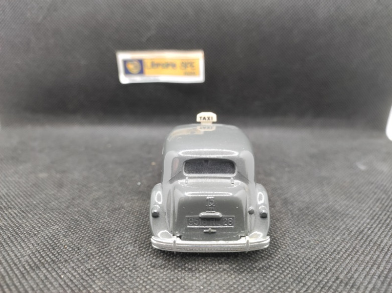 CITROEN TRACTION 15 SIX TAXI 1952 - SOLIDO - N° 4536 - 1/43 | Citroën Traction 15 six TAXI de 1952 - 4536 |