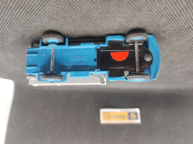 CAMION DODGE BENNE BASCULANTE - DINKY TOYS GB - N° 414 - 1/43 | Camion Dodge Benne Basculante - 414 |