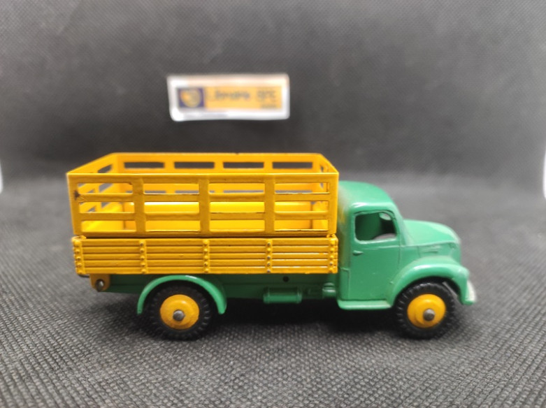 CAMION DODGE FARM PRODUCE WAGON - DINKY TOYS GB - N° 343 - 1/43 | Camion Dodge Farm Produce Wagon - 343 |