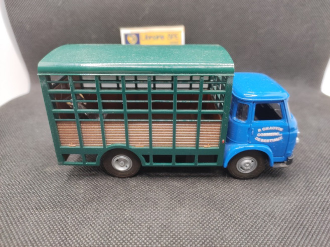 CAMION SAVIEM SG4 BETAILLERE "P. CHAUVIN" - NOREV - 1/43 | Camion Saviem SG4 Bétaillère Ets P. Chauvin |