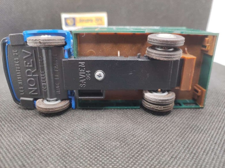 CAMION SAVIEM SG4 BETAILLERE "P. CHAUVIN" - NOREV - 1/43 | Camion Saviem SG4 Bétaillère Ets P. Chauvin |