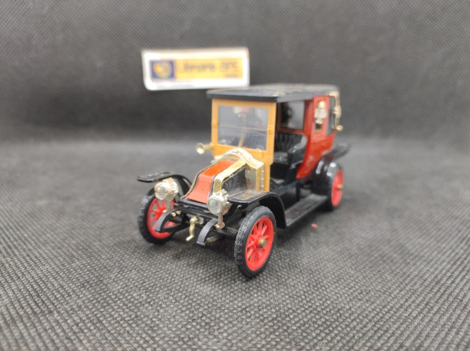 RENAULT FIACRE TAXI DE LA MARNE 1910 - RIO - N° 35 - 1/43 | Renault Fiacre Taxi de la Marne de 1910 - 35 |