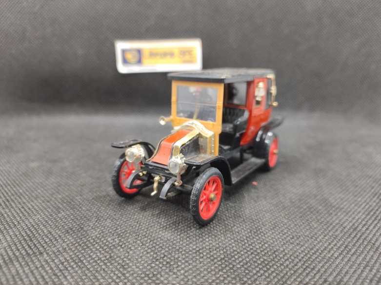 RENAULT FIACRE TAXI DE LA MARNE 1910 - RIO - N° 35 - 1/43 | Renault Fiacre Taxi de la Marne de 1910 - 35 |