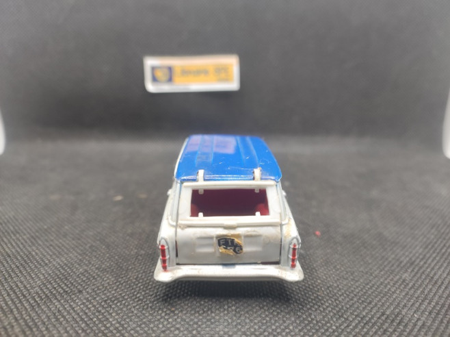 FIAT 2300 BREAK - DINKY TOYS GB - N° 172 - 143 | Fiat 2300 break - 172 |