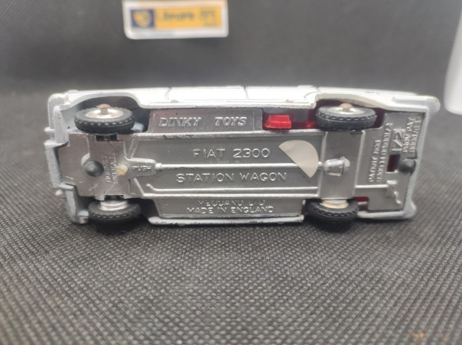 FIAT 2300 BREAK - DINKY TOYS GB - N° 172 - 143 | Fiat 2300 break - 172 |