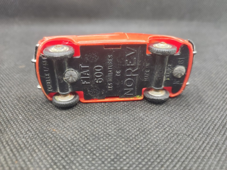 FIAT 600 ROUGE - NOREV - N° 61 - 1/43 | Fiat 600 Rouge - 61 |
