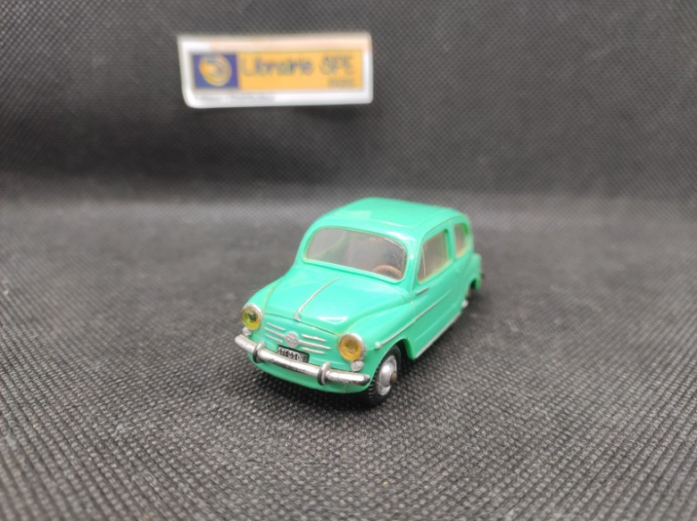 FIAT 600 VERTE " AVEC VITRE " - NOREV - N° 61 - 1/43 | Fiat 600 Verte avec vitre - 61 |