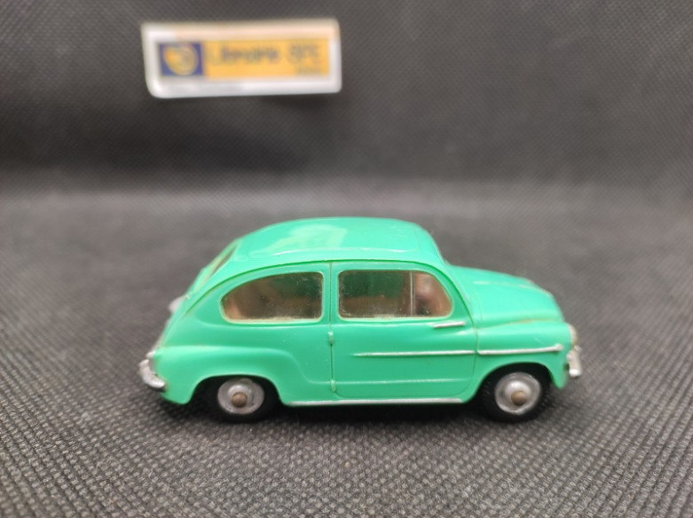 FIAT 600 VERTE " AVEC VITRE " - NOREV - N° 61 - 1/43 | Fiat 600 Verte avec vitre - 61 |