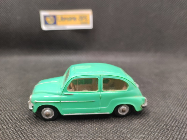 FIAT 600 VERTE " AVEC VITRE " - NOREV - N° 61 - 1/43 | Fiat 600 Verte avec vitre - 61 |