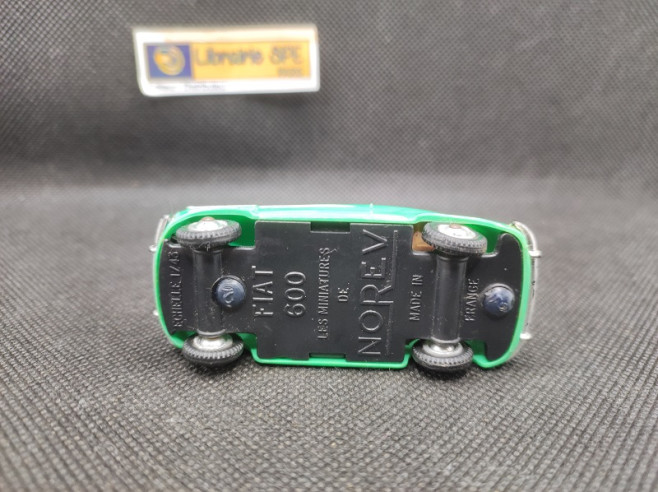 FIAT 600 VERTE " AVEC VITRE " - NOREV - N° 61 - 1/43 | Fiat 600 Verte avec vitre - 61 |