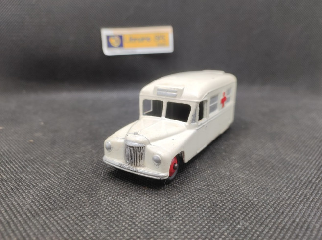 DAIMLER AMBULANCE - DINKY TOYS GB -N° 253 - 1/43 | Daimler Ambulance - 253 |