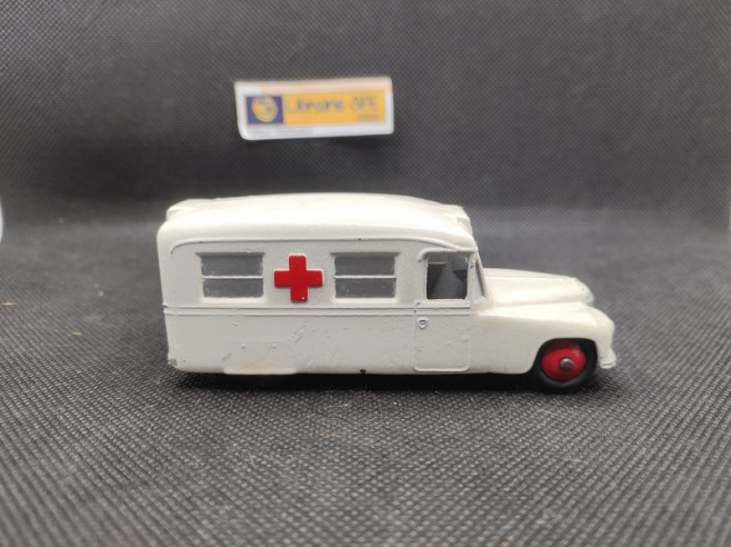 DAIMLER AMBULANCE - DINKY TOYS GB -N° 253 - 1/43 | Daimler Ambulance - 253 |