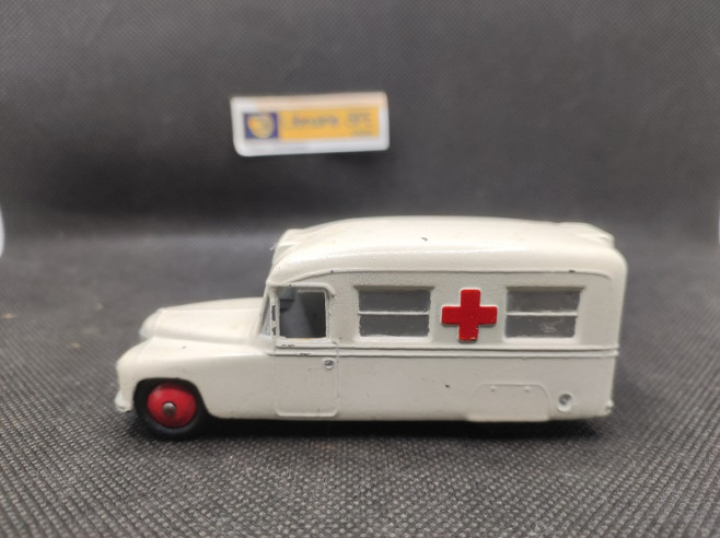 DAIMLER AMBULANCE - DINKY TOYS GB -N° 253 - 1/43 | Daimler Ambulance - 253 |