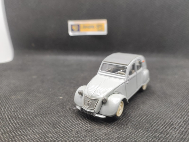 CITROEN 2 CV 1957 - DINKY TOYS - N° DY 32 - 1/43 | Citroën 2 CV de 1957 - DY 32 |