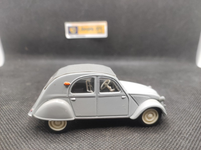CITROEN 2 CV 1957 - DINKY TOYS - N° DY 32 - 1/43 | Citroën 2 CV de 1957 - DY 32 |