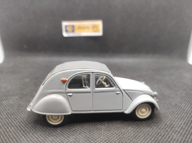 CITROEN 2 CV 1957 - DINKY TOYS - N° DY 32 - 1/43 | Citroën 2 CV de 1957 - DY 32 |
