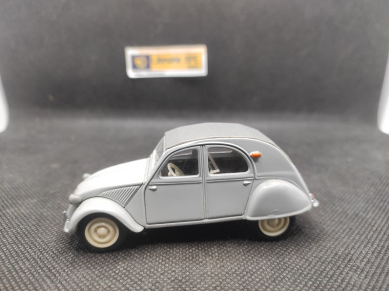 CITROEN 2 CV 1957 - DINKY TOYS - N° DY 32 - 1/43 | Citroën 2 CV de 1957 - DY 32 |