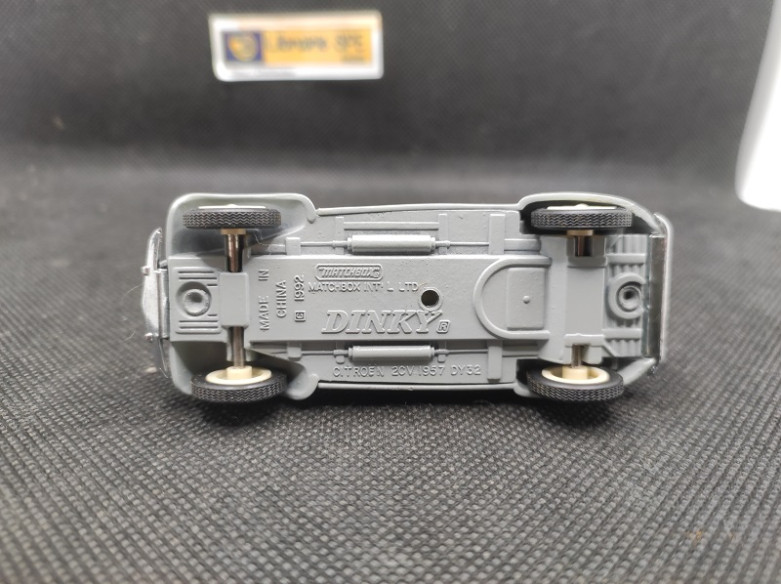 CITROEN 2 CV 1957 - DINKY TOYS - N° DY 32 - 1/43 | Citroën 2 CV de 1957 - DY 32 |