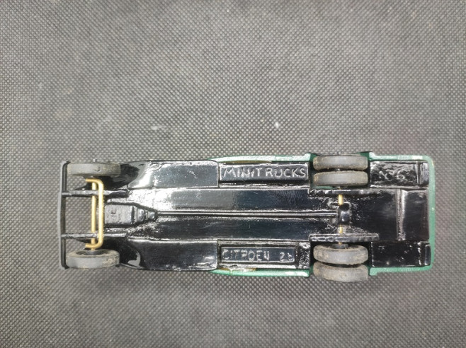 CITROEN C6 FOURGON "PERRIER" 1932 - MINITRUCKS - N° 6 - 1/50 | Citroën C6 Fourgon de 1932 - 6 |