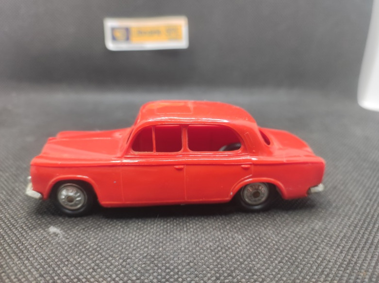PEUGEOT 403 - NOREV - N° 9 - 1/43 | Peugeot 403 Rouge - 9 |