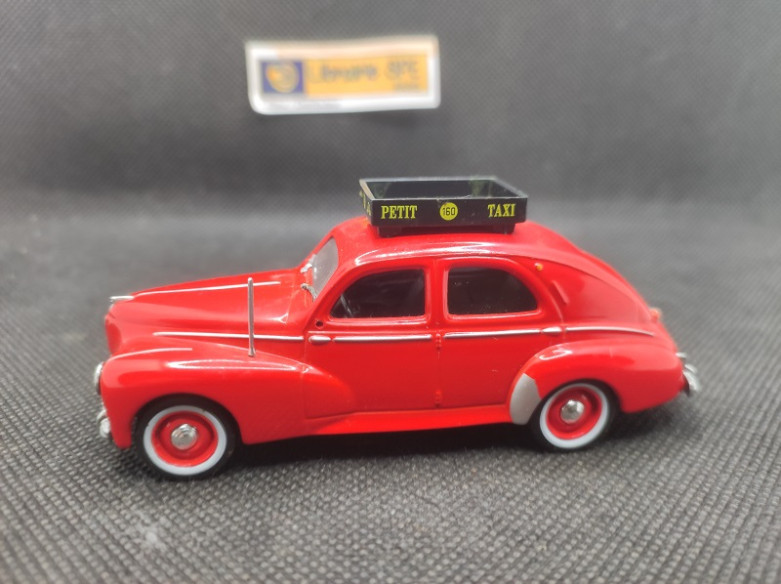 PEUGEOT 203 1960 "TAXI CASABLANCA" - IXO - N° 8 - 1/43 | Peugeot 203 Taxi Casablanca de 1960 - 8 |