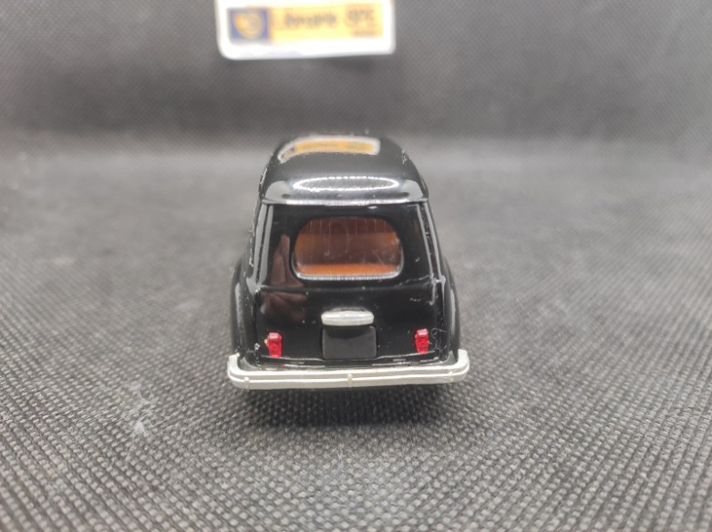 PEUGEOT 203 FAMILIALE - SOLIDO - N° 4550 - 1/43 | Peugeot 203 Familiale Noire - 4550 |