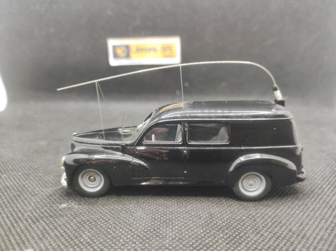 PEUGEOT 203 BREAK GENDARMERIE - AQUAVIT - N° 11006 - 1/43 | Peugeot 203 Break Gendarmerie - 11006 |