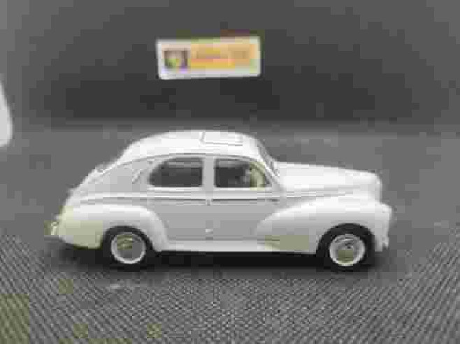 PEUGEOT 203 BERLINE - IXO - 1/43 | Peugeot 203 Berline Beige |